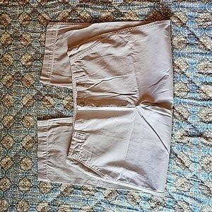 Gap Women's Clean Cut Cropped Khaki's Size 16